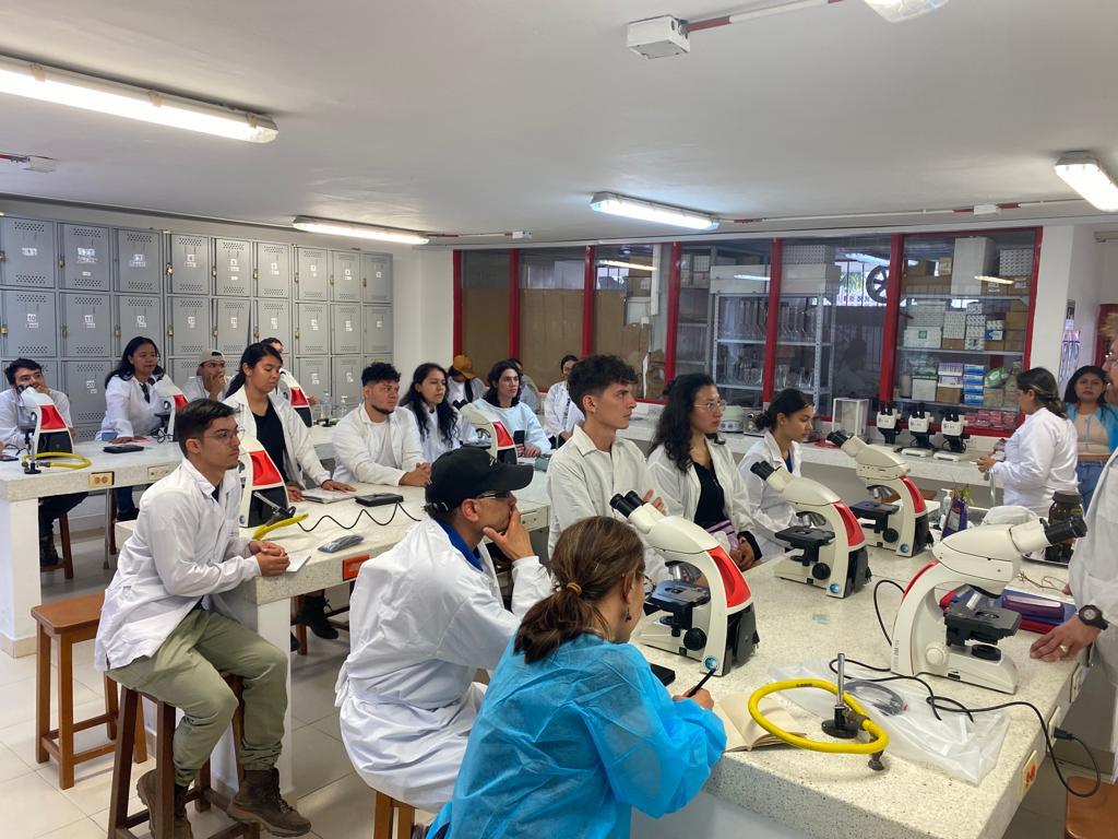 3ea20898-68f4-48bf-81e2-af2bcfd4d264